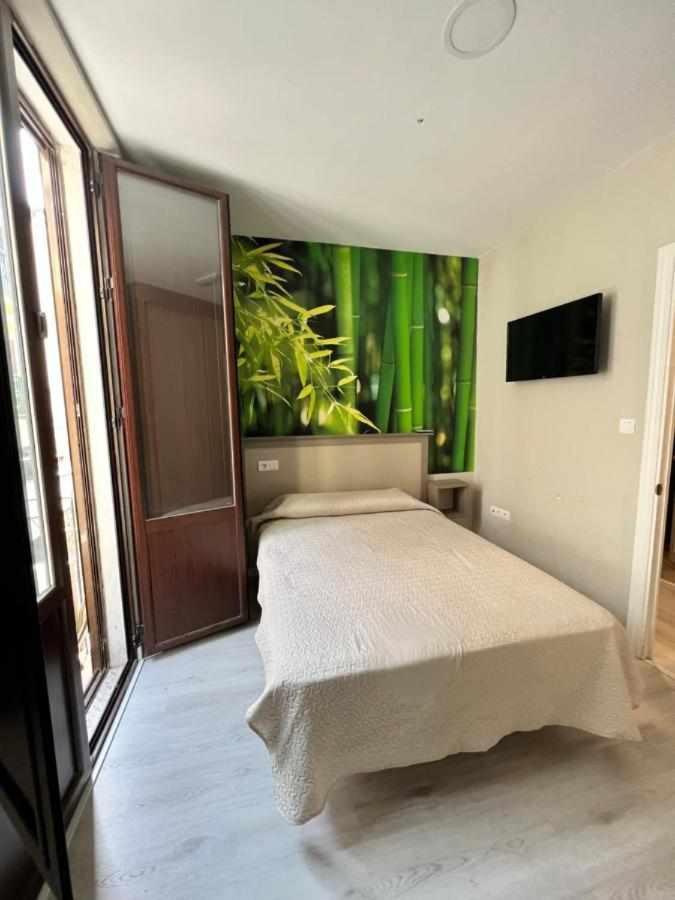 Hostal Viena Plaza Nueva Granada Eksteriør billede