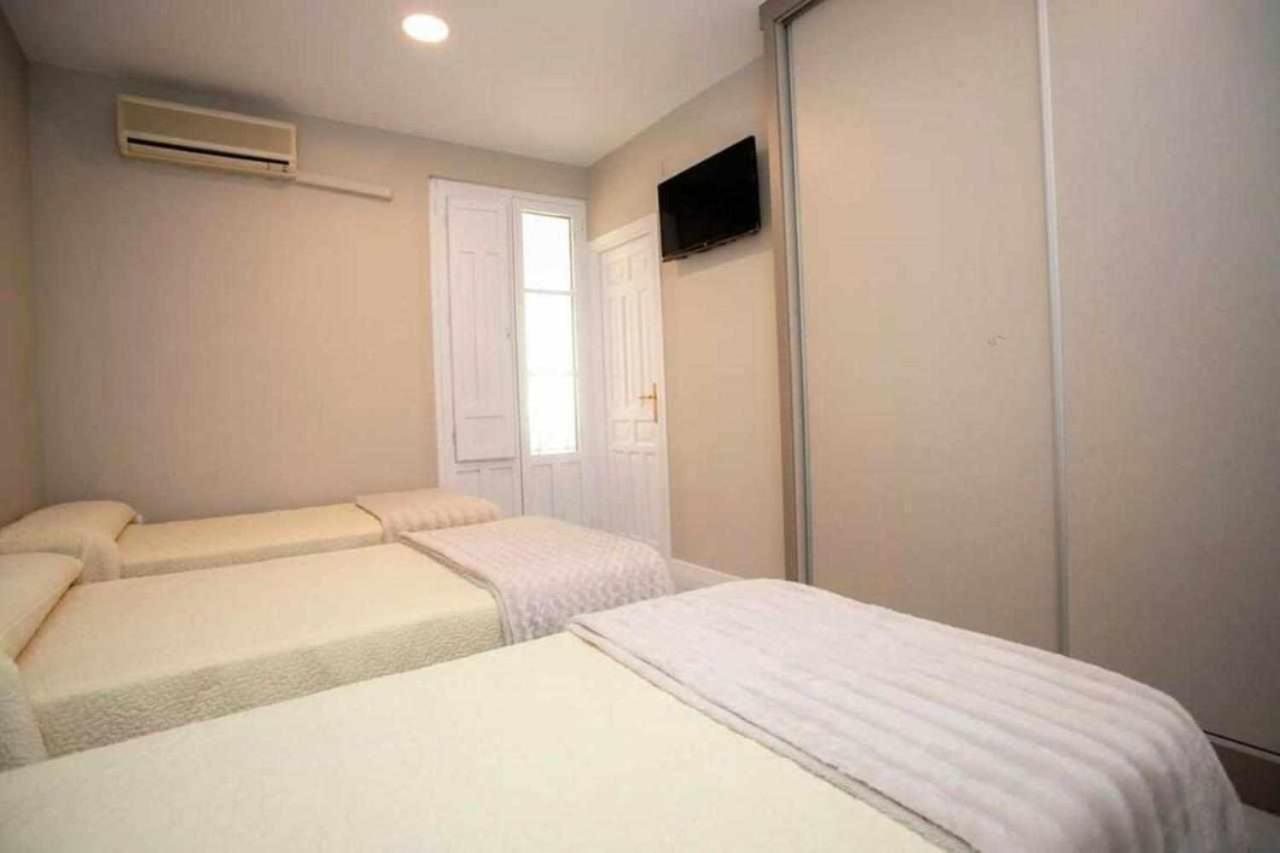 Hostal Viena Plaza Nueva Granada Eksteriør billede