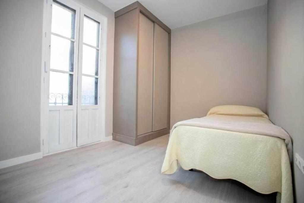 Hostal Viena Plaza Nueva Granada Eksteriør billede